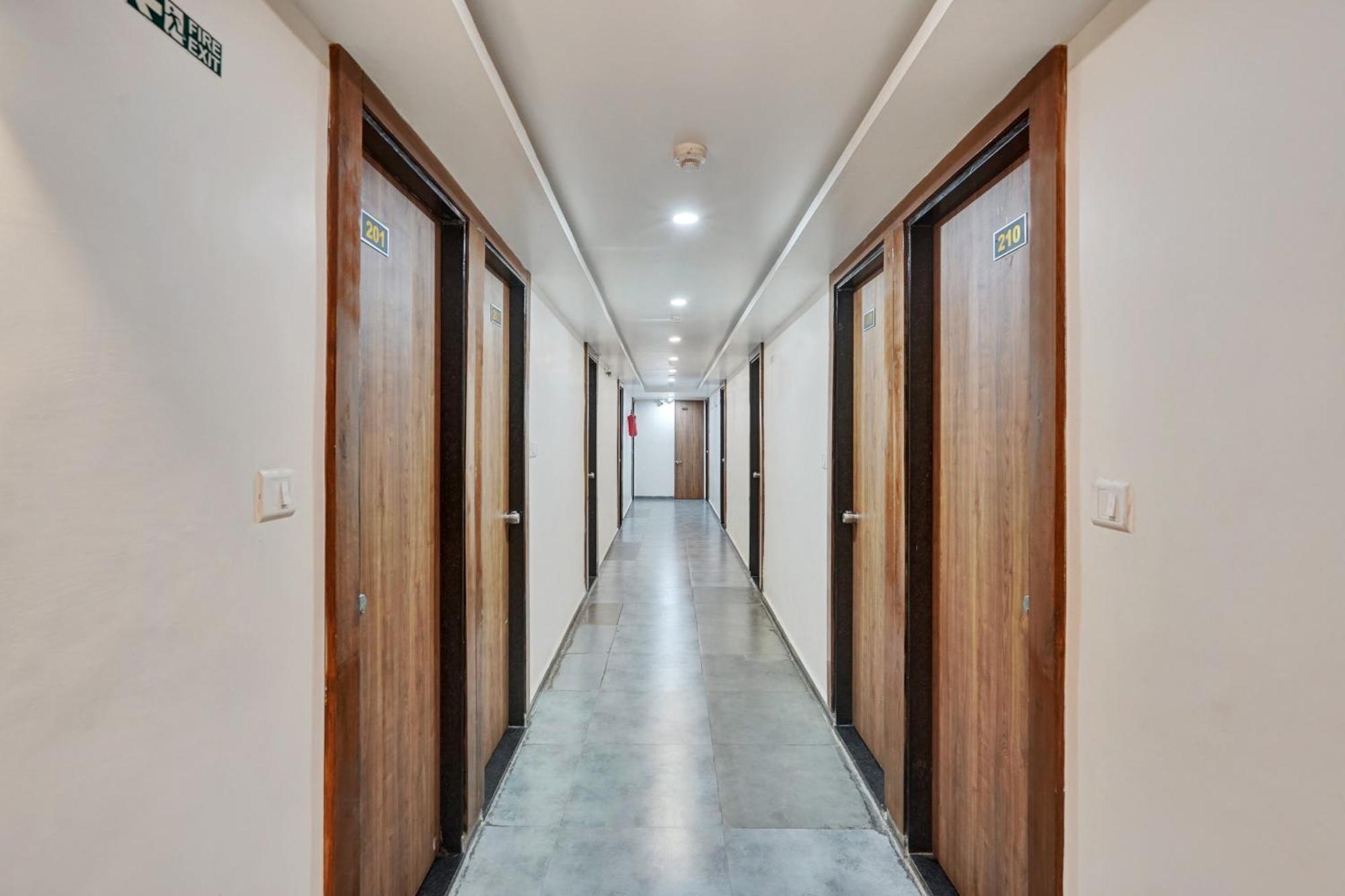 Super Collection O Kudasan Gandhinagar Formerly Hotel Royal Mansion Luaran gambar