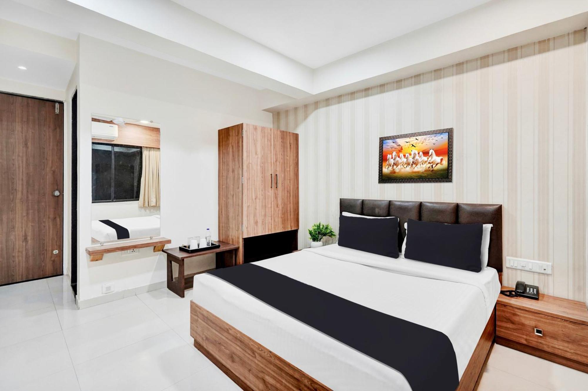 Super Collection O Kudasan Gandhinagar Formerly Hotel Royal Mansion Luaran gambar